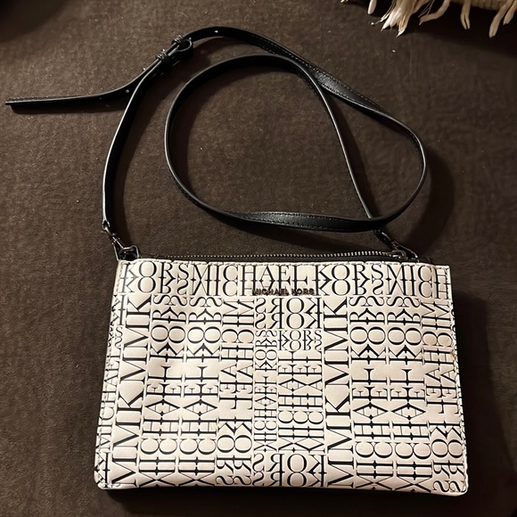 Rare- Michael Kors Black and White News Paper Print cross body - Picture 1 of 3